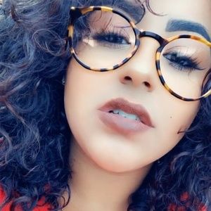 Meet your Posher, Yolanda